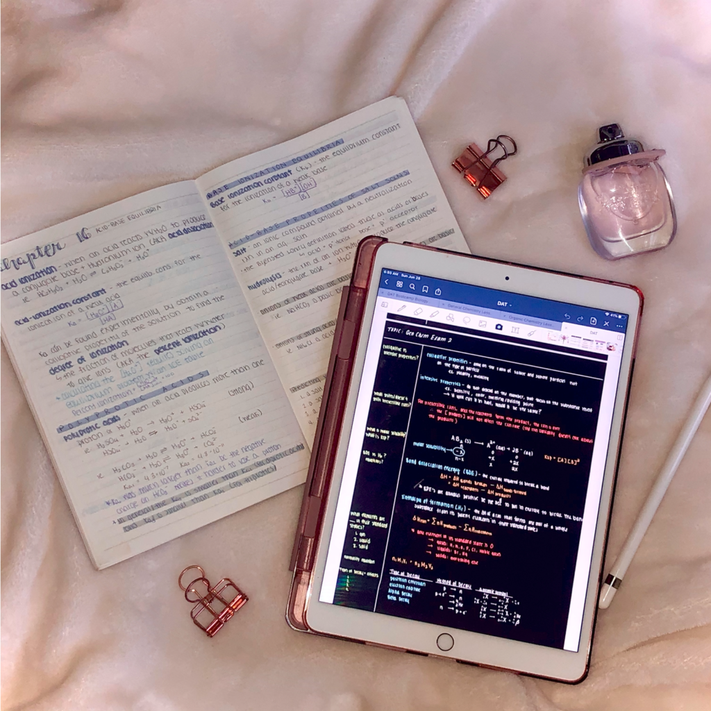 How to Study Effectively for College Science Courses | college science notes flatlay
